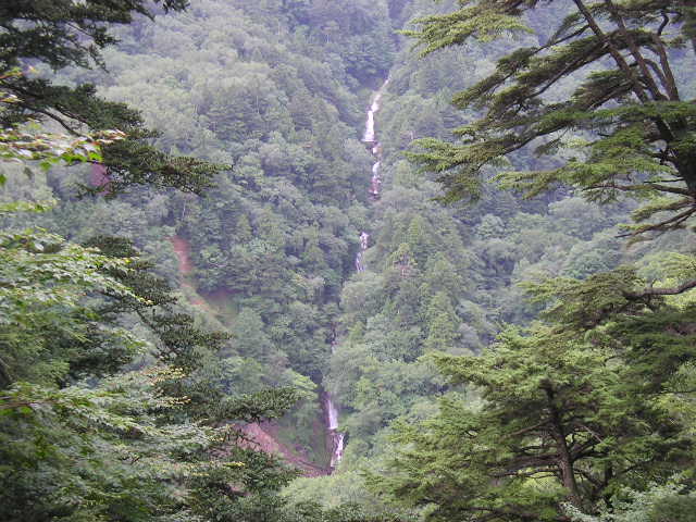 オロオソロシの滝